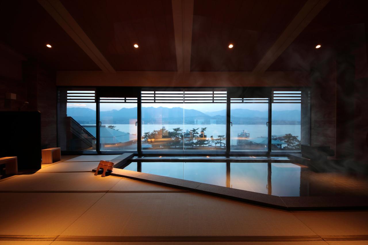 Hotel Miyajima Villa Хацукаити Экстерьер фото